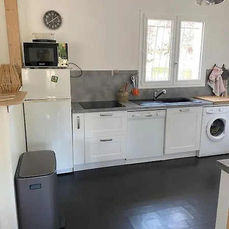 Holiday home Piscine Bord De Foret