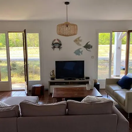 בית נופש Piscine Bord De Foret