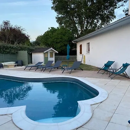 בית נופש Piscine Bord De Foret