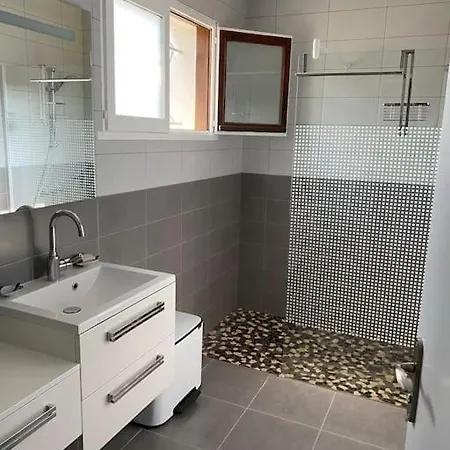Piscine Bord De Foret Holiday home *