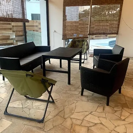 Piscine Bord De Foret Holiday home *